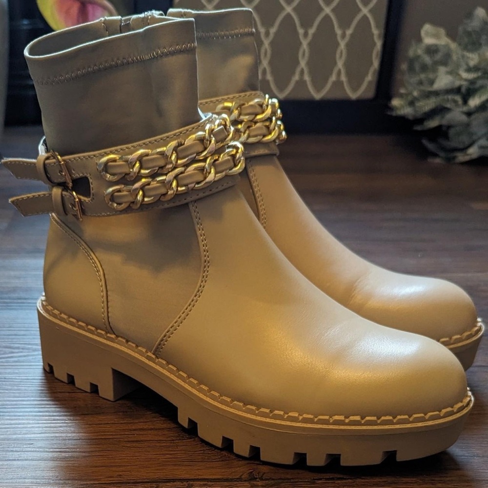 Jones New York Beige Ankle Boots with Gold Chain